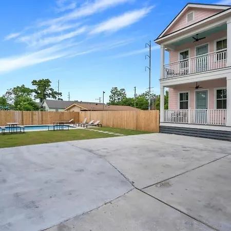 Elegant 4Bd With Pool And Off Street Parking Apartment